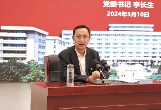 8040威尼斯党委书记李长生为青年学生讲授思政课